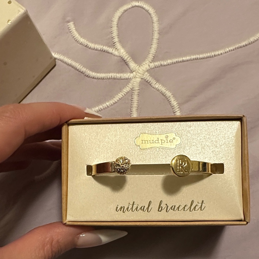 Mud Pie Gold Monogram “R” Bracelet